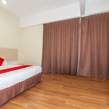 Oyo 1158 906 Airport Hotel Malacca Exterior photo
