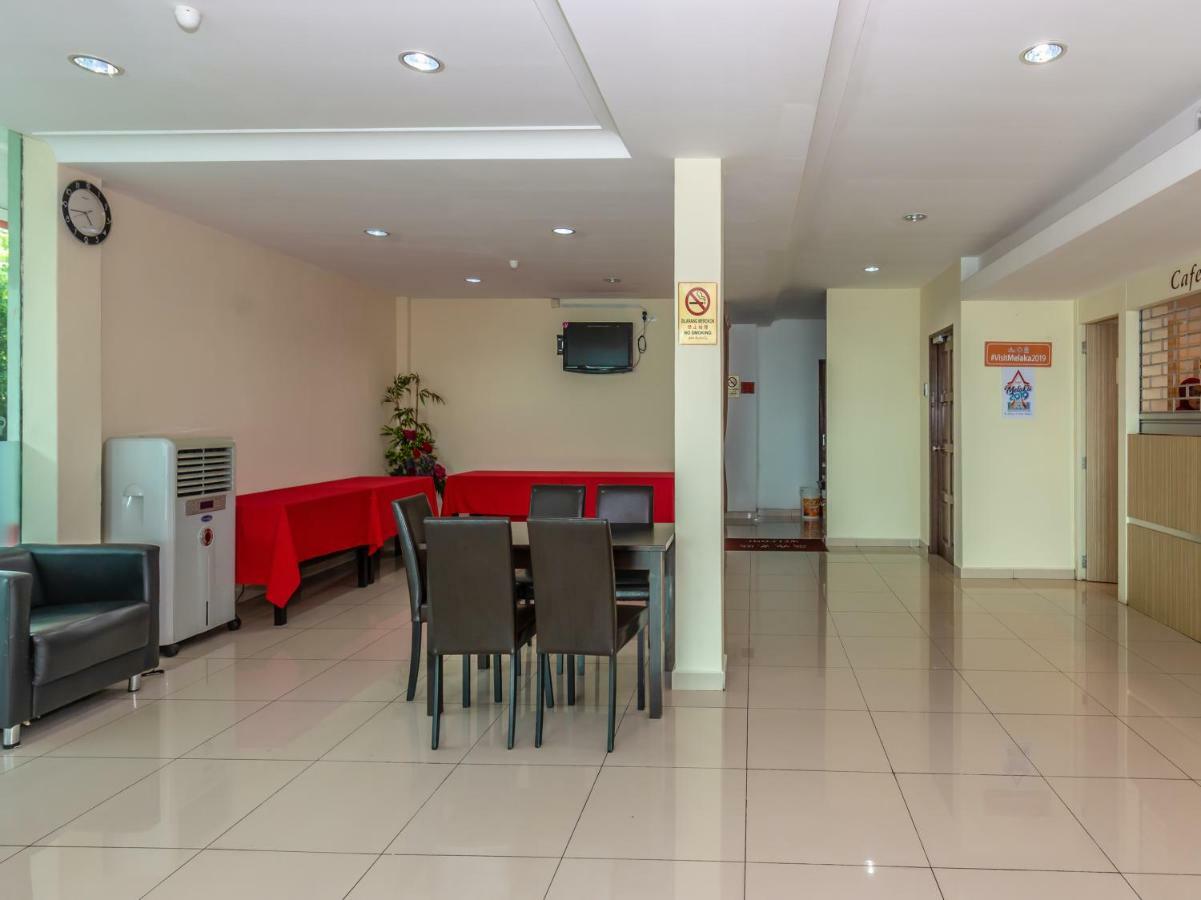 Oyo 1158 906 Airport Hotel Malacca Exterior photo
